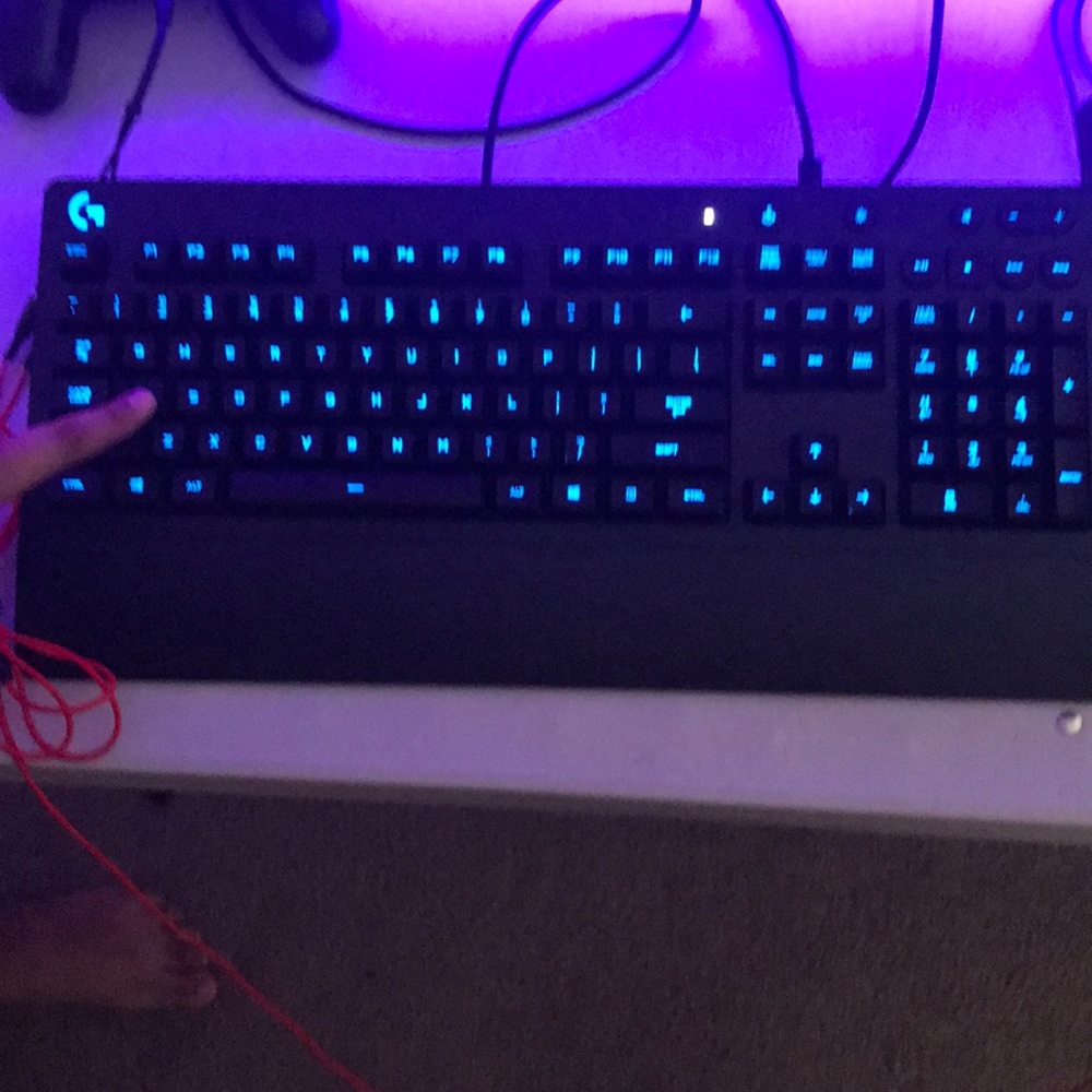 Logitech g213